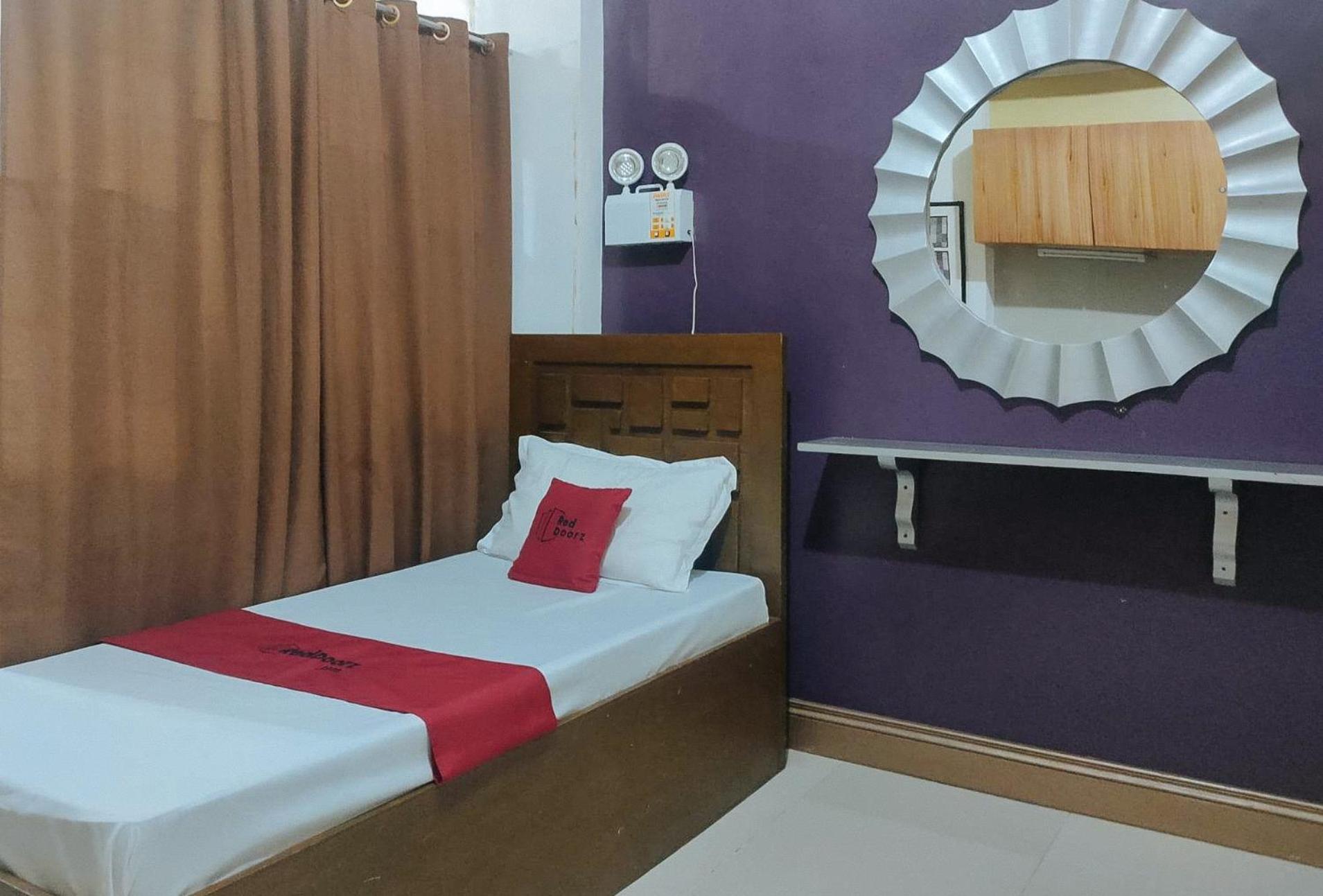 Reddoorz Near Colgante Bridge Naga City 외부 사진